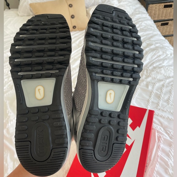 New in box! Nike Men's Gray and Silver Airmax - Picture 3 of 4